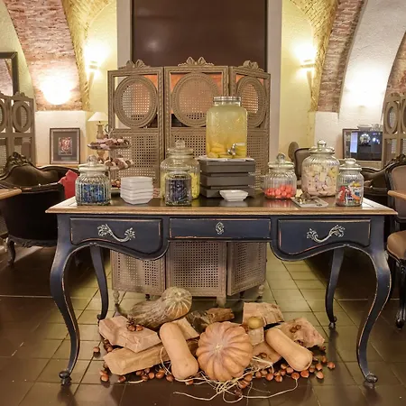La Robeyere; Bw Signature Collection Hotel 4*