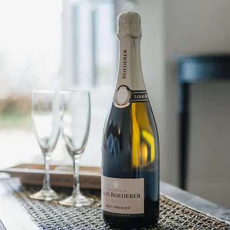 La Robeyere; Bw Signature Collection